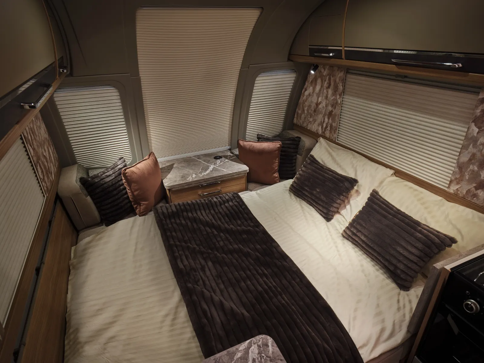 Bailey Unicorn Lite Seville spacious parallel front lounge
